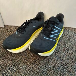 New Balance Men's Black and Blue Athletic Shoes